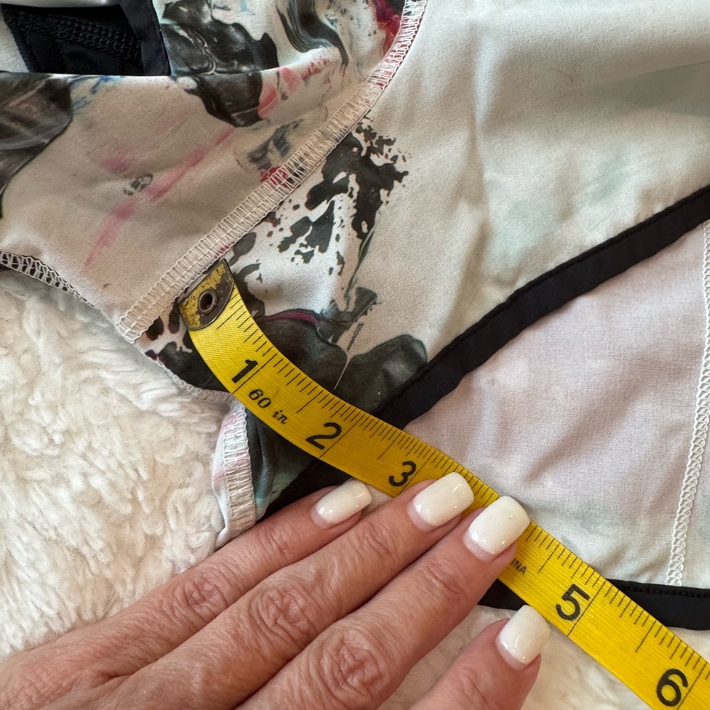 🍋 Lululemon 3” Speed Shorts - Picture 4 of 6